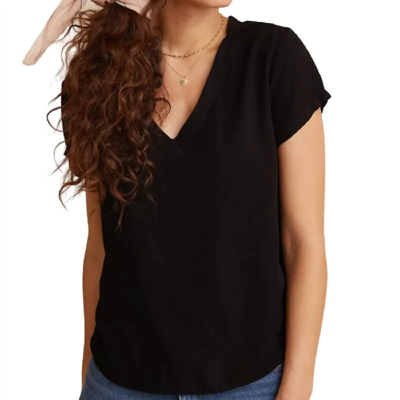 Short Sleeve V-Neck T-Shirt In Black