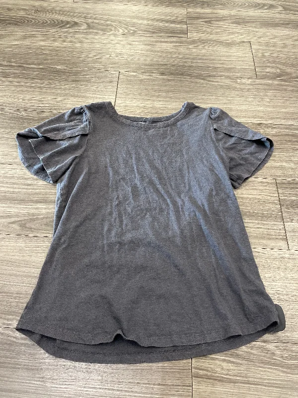 Top Short Sleeve By Maurices In Grey, Size: S